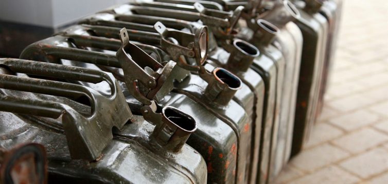 РФ “закручує гайки”: бойовикам ОРДЛО наказали зменшити споживання палива