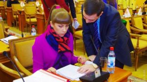 В Одесі 35-річна депутат отримала нагороду за виведення військ з Афганістану