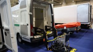 С заботой об инвалидах: в РФ продемонстрировали автозаки для людей на колясках