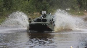 В России во время учений утопили БТР с военнослужащим