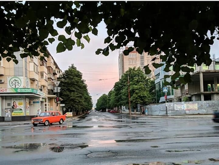 Місто-привид: як виглядає Луганськ в окупації. ФОТО.