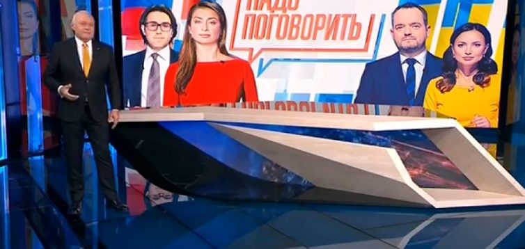 «Миндальничать больше не будем»: у Порошенко пообещали прийти на NewsOne и «поговорить» с ними
