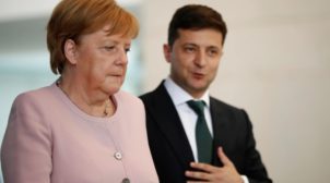 Зеленский позвонил Меркель