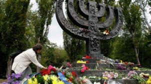 Команда Зеленского устроила развлекательный тренинг в Бабьем Яру. ВИДЕО