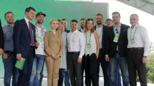 «Слуга народа» ведет в Раду помощников Табачника и Ефремова, которые «почистили» свою биографию