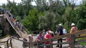Зеленский провалил обещание построить за месяц мост в Луганской области