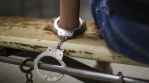 «Переломы обеих рук, и разорвана селезенка»: на Закарпатье полиция пытала АТОшника. ВИДЕО