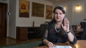 «Схемы»: Маркарова вывела на свою фирму элитную недвижимость из обанкротившегося банка. ВИДЕО