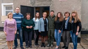 Учителя, которые просили Зеленского развести силы в Золотом, оказались поклонниками боевиков. ФОТО