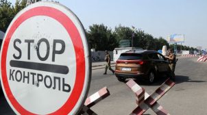 Волонтерів перестали пускати до військових в районі Золотого. ВІДЕО