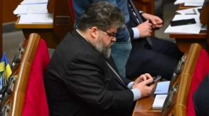 “Слугам не вистачає грошей на дорогих повій?”: журналіст про зарплату 100 тис. для депутатів