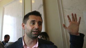 «К чему здесь Конституция?: Арахамия объяснил, почему Гончарук подал заявление не в Раду. ВИДЕО