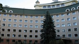 Зеленський підписав указ про “відкриття лікарні Феофанія для народу”
