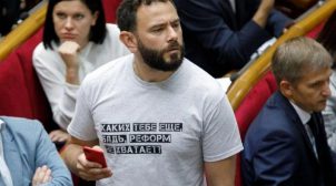 Дубинский пожаловался, что и-за обысков СБУ, ребенок экс-сотрудника 1+1 не смог сделать уроки. ФОТО