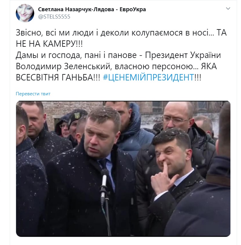 Українці в соцмережах жартують з приводу “дивної поведінки” президента у Львові. ФОТО