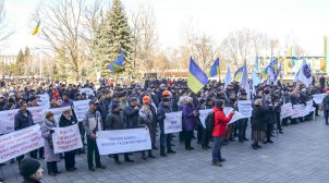 Мы не за это голосовали: в Николаеве работники завода «Океан» требовали от Зеленского убрать рейдеров