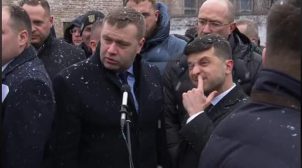 Украинцы в соцсетях шутят по поводу «странного поведения» президента во Львове. ФОТО
