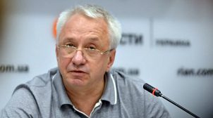 Ключевые должности в стране захватили идиоты, — Кучеренко