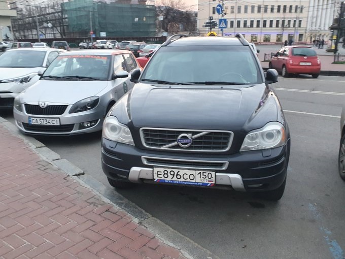 В Киеве замечен автомобиль из структуры Управделами президента России. ФОТО В Киеве замечен автомобиль из структуры Управделами президента России. ФОТО