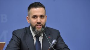 Нефедов разрешил вывезти из Украины в Испанию респираторов на 14 млн гривен без уплаты налогов. ФОТО