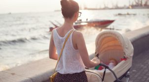 Где лучше гулять с новорожденным: на улице или на балконе?