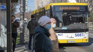 Как медики добираются на работу во время карантина