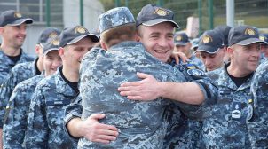 Освобожденные из плена военные моряки получили новый статус
