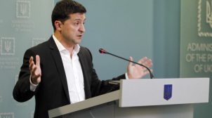 Зеленский сравнил партию «Слуга народа» с кораблем, который хотят потопить «акулы»
