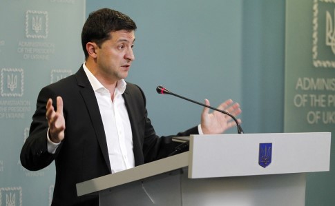 Зеленський порівняв партію “Слуга народу” з кораблем, який хочуть потопити “акули”
