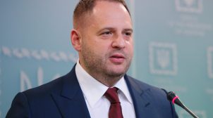 Єрмак не захотів спілкуватись з членами Атнлатичної ради