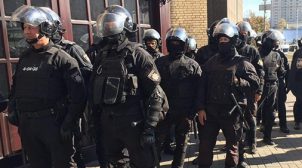 Ми вже в Росії?: у Києві поліція жорстоко “пакувала” людей за те, що знімали на телефон. ВІДЕО