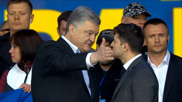 Зеленский устраивает порки чужим чиновникам и старательно прикрывает своих