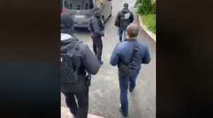 Спецназ ГБР устроили «маски-шоу» времен Януковича в музее с картинами Порошенко