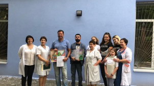 Игорь Корж помогает детям в НДСБ «ОХМАТДЕТ»