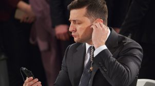 Зеленский устраивает порки чужим чиновникам и старательно прикрывает своих