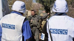 Боевики в Донбассе захватили наблюдателей ОБСЕ Боевики в Донбассе захватили наблюдателей ОБСЕ