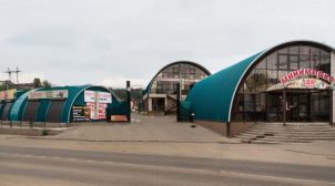 Особенности строительства и преимущества бескаркасных крытых рынков
