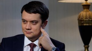Разумков поєднує посади і є власником мережі ломбардів