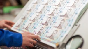 Зеленский рассмотрел эмиссию денег, предложенную Радой
