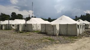 На Яворівському полігоні хворі з підозрою на коронавірус лежали у затоплених наметах. Відео