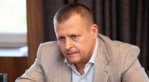 До мерії Дніпра увірвались силовики з обшуками, доки Філатов презентує партію в Києві