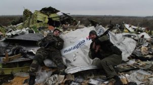Нардеп из РФ сфотографировался в кресле сбитого, возле Донецка, Boing-777