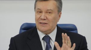 Янукович будет судиться с Порошенко и Яценюком