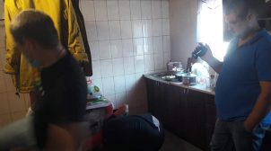 Полиция провела обыск в доме украинского военного в стиле НКВД. Видео Полиция провела обыск в доме украинского военного в стиле НКВД. Видео