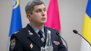 Полисмен, который носил воду «заложникам» — руководил задержанием волонтеров по делу Шеремета Полисмен, который носил воду «заложникам» — руководил задержанием волонтеров по делу Шеремета