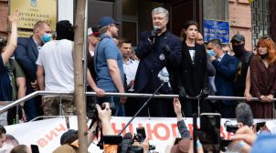 Печерський суд не обрав запобіжний захід Порошенку