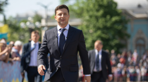 “Повний совок”: перед візитом Зеленського на Волині почали поспіхом ремонтувати дорогу.  ВІДЕО
