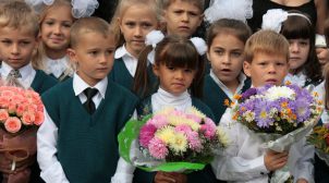 Первоклассница на линейке сказала о смерти, чем всех рассмешила.  ВИДЕО
