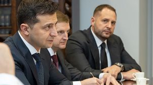 Зареєстрована петиція з вимогою передати владу Єрмаку, після дострокового припинення повноважень Зеленським