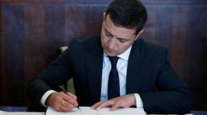 Зеленский подписал закон о списании 8 тыс. грн с «фонда COVID-19» для ФОПов